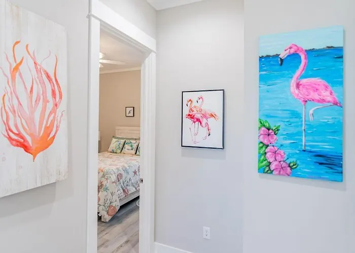 Fancy Flamingo By Youngs Suncoast Holiday home